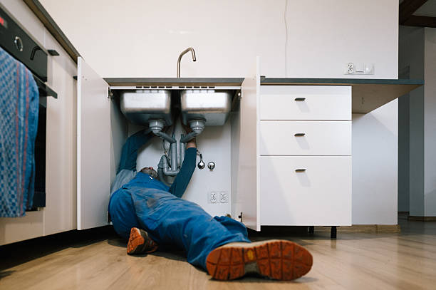 Professional Leak Detection technician working in Pooler, GA